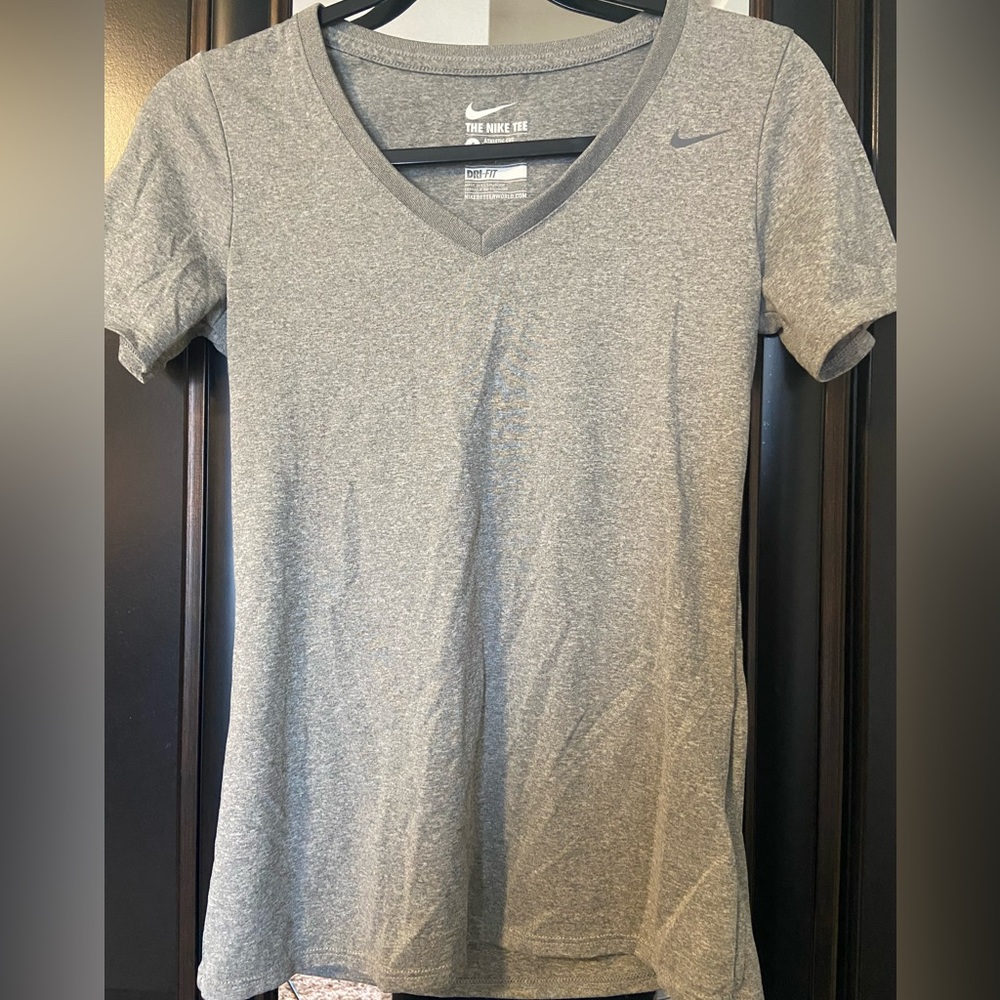 Nike Dri-fit Small Women’s V-neck in Light Grey